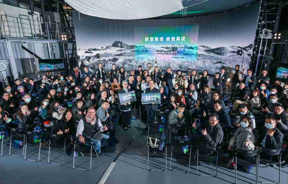 再现影像LED虚拟制作摄影棚整合拍摄场景、、、、内容制作、、、、技术指导到设备租借一站式服务，，，可望提升LED虚拟制作的影视效能，，进而产出更多高质量细致作品