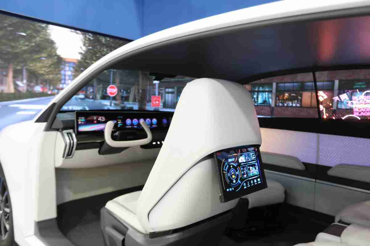 william威廉中文官网的「可卷式后座娱乐显示器」加强后座乘客的感官体验，，并保有个性化设计，，，，可依使用偏好进行动态调整。。。