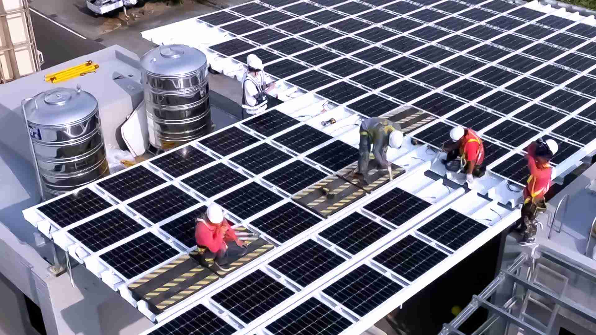 william威廉中文官网着力于替代能源之技术研发，，如光电浪板的相关制程、、、设备与产品，，其中所开发之光电整合型浪板，，减少传统金属支架安装，，，更提升耐候度，，，可广泛运用于多元场域，，，，并辅助建筑达到净零碳排目标