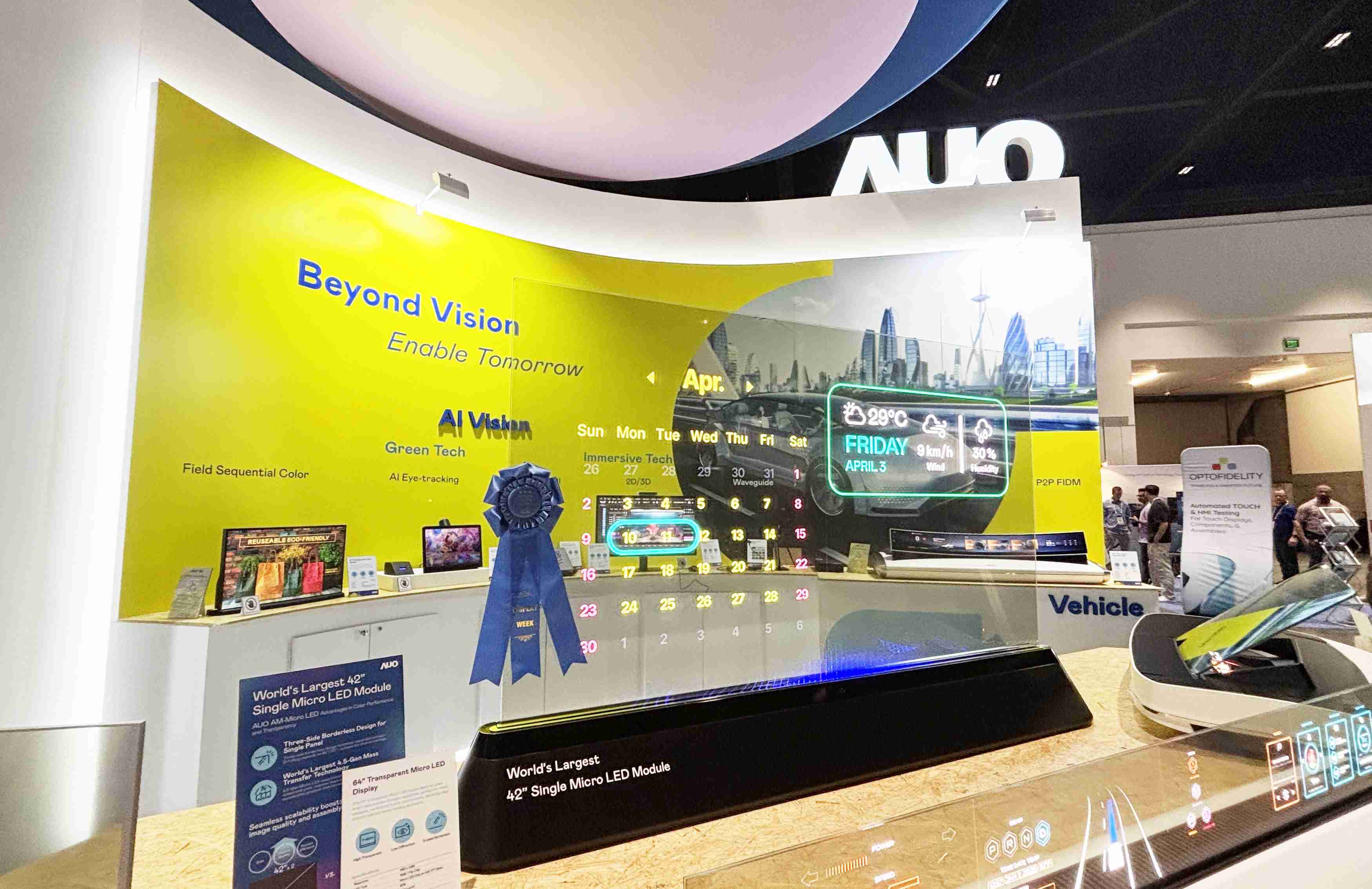 william威廉中文官网64吋透明Micro LED显示器获〝最佳Micro LED技术应用奖〞，，其绝妙的透明穿透特性，，，同时具备1,000 nits的高亮度表现，，，并透过精细的无缝拼接延伸，，，可依需求灵活应用于多元场域，，，展现出Micro LED显示技术划时空的无限潜力